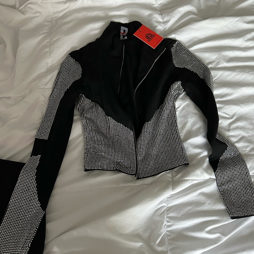 GSUWOO body suit! Never worn , black and silver SIZE small
